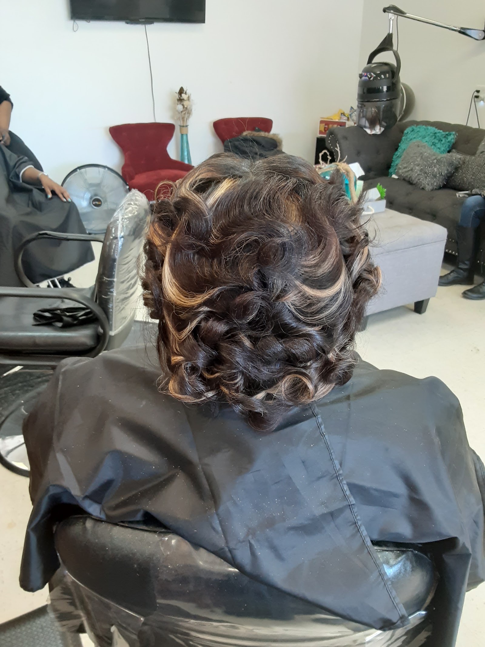 Cosman Tae Salon in Redford Township