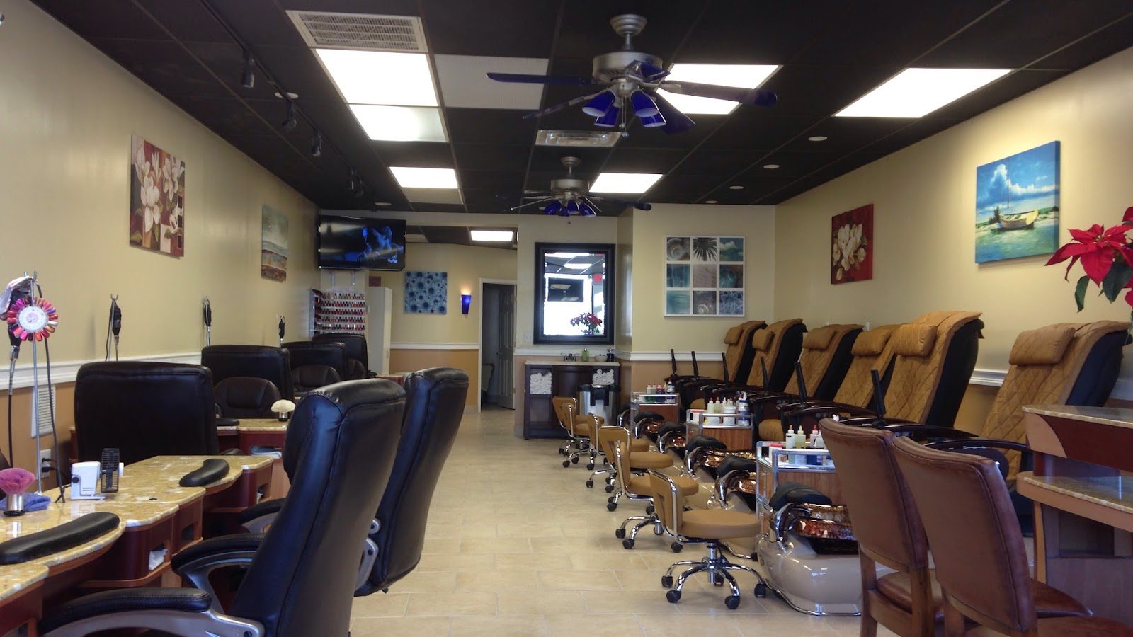Hi-Tech Nails in Redford Township