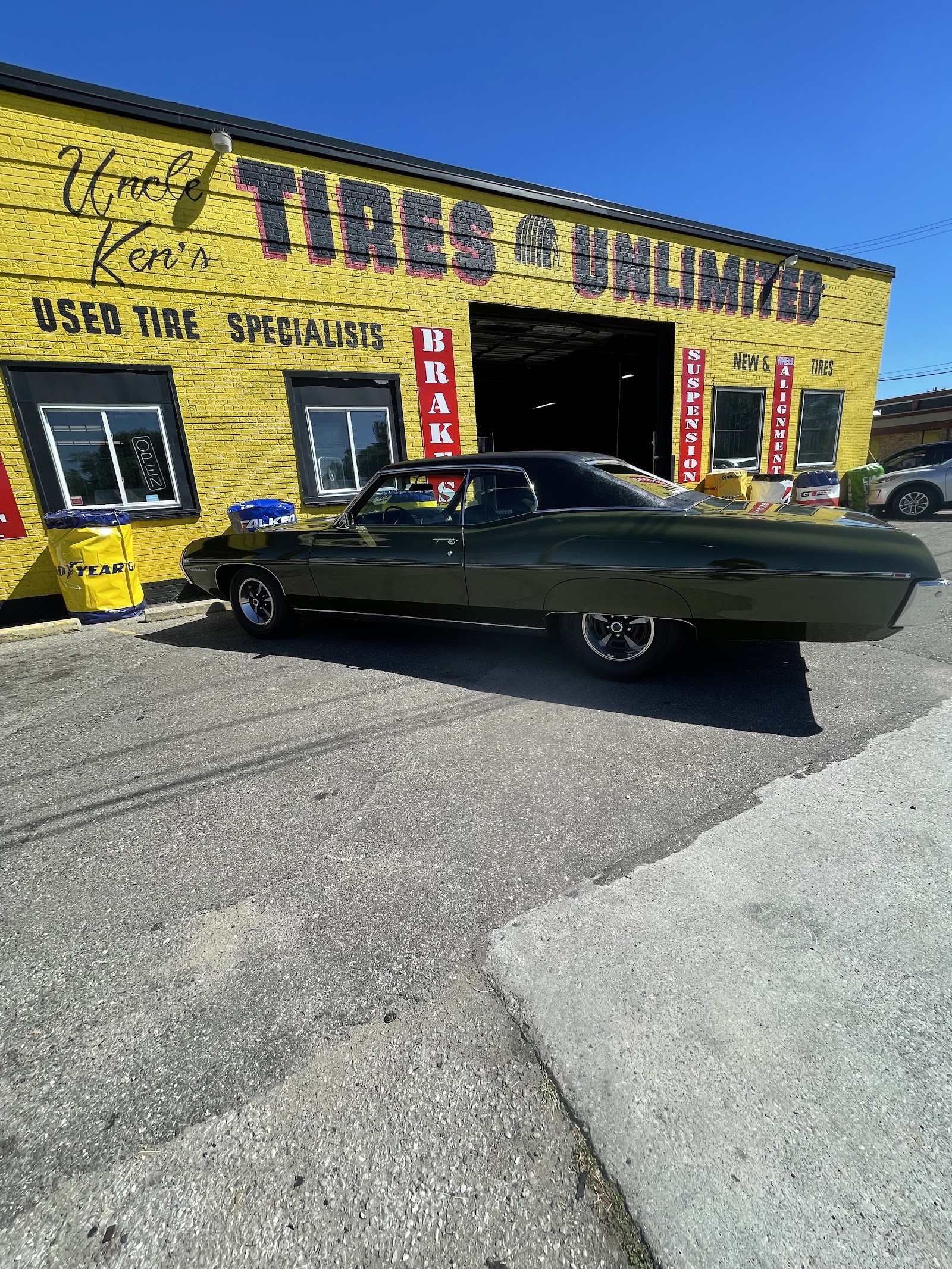 Uncle Ken's Auto Center — photo